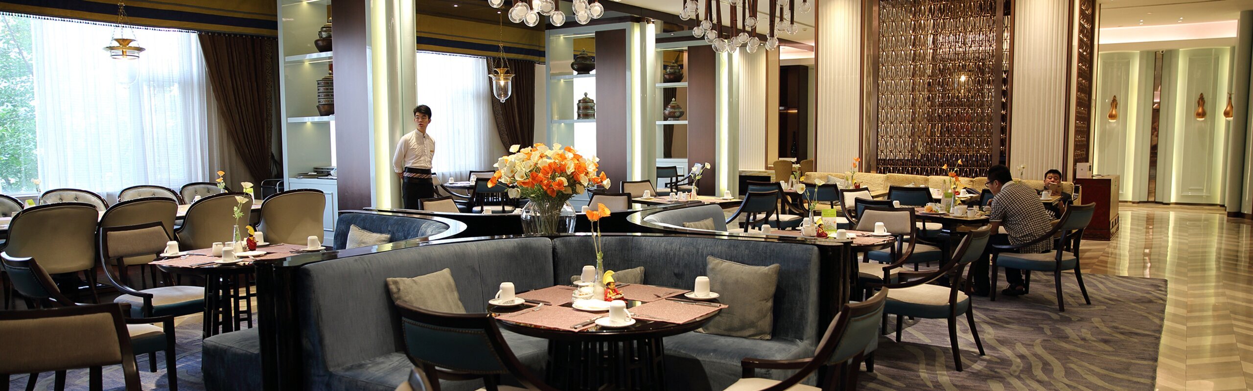 How a Chinese Meal Is Served