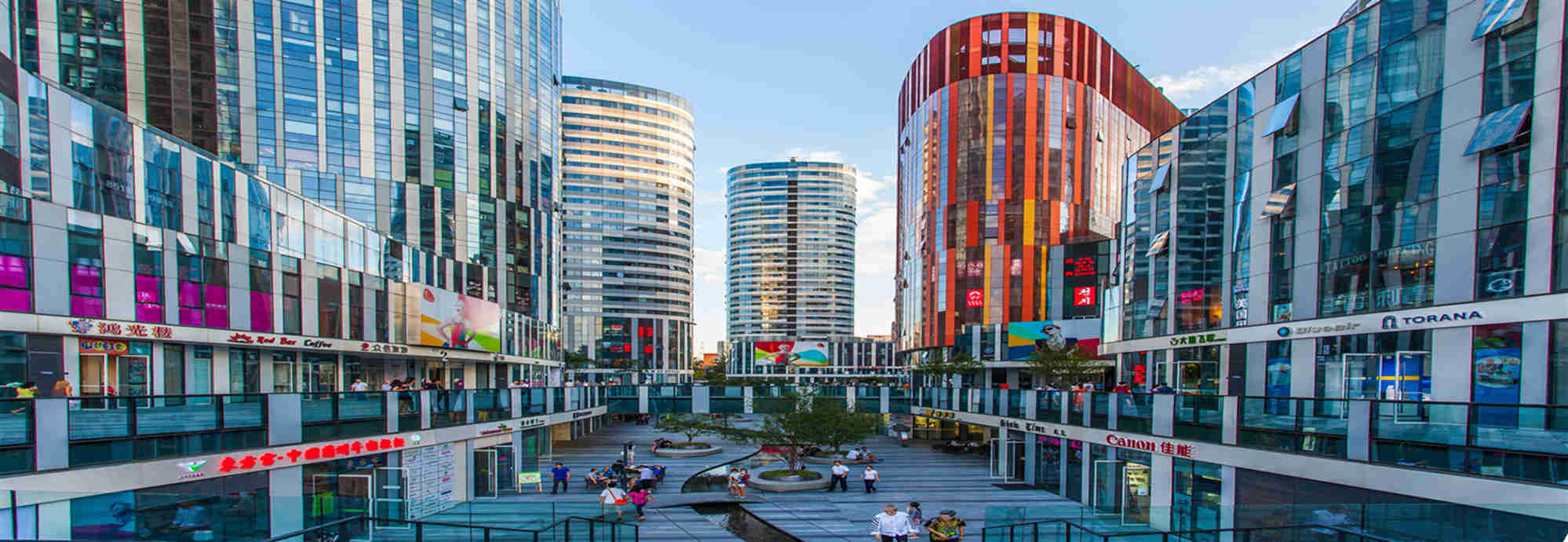 3-Hour Trendy Foodie Tour in Beijing Sanlitun